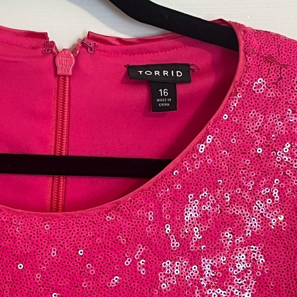 TORRID HOT PINK SEQUIN DRESS SIZE 16 NWOT - Picture 4 of 5